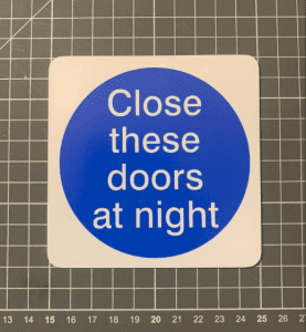 Close these doors at night sign, 100x100mm on self adhesive vinyl