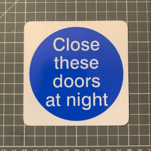 Close these doors at night sign, 100x100mm on self adhesive vinyl