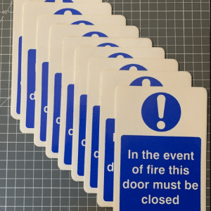 In The Event Of Fire This Door Must Be Closed Sign - 100x150mm, self adhesive