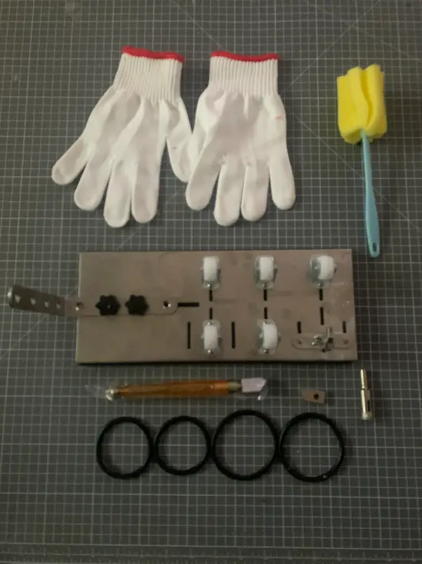 Bottle cutting kit contents.