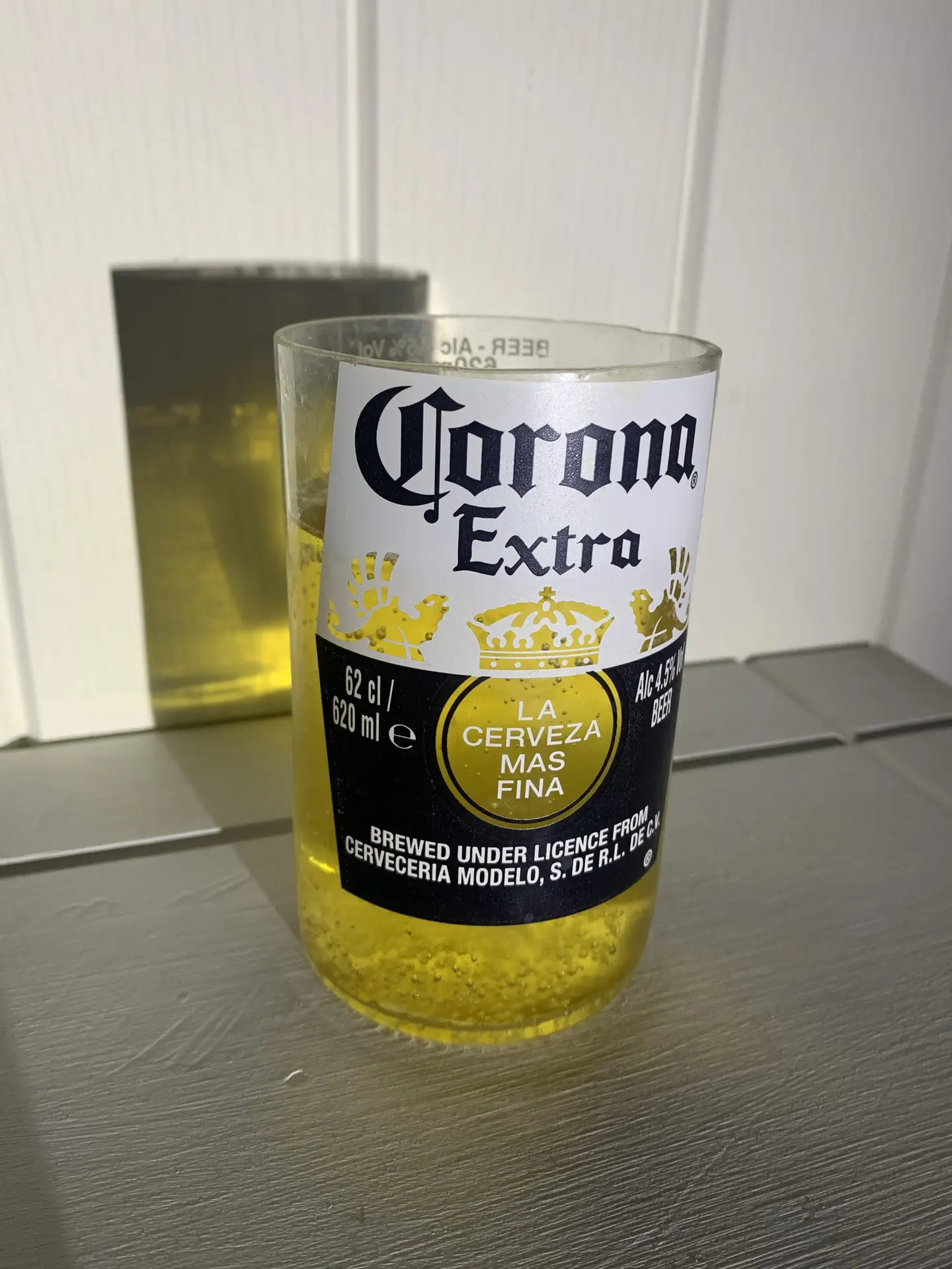 beer-glass-cut-from-corona-bottle A beer glass cut from a Corona bottle.