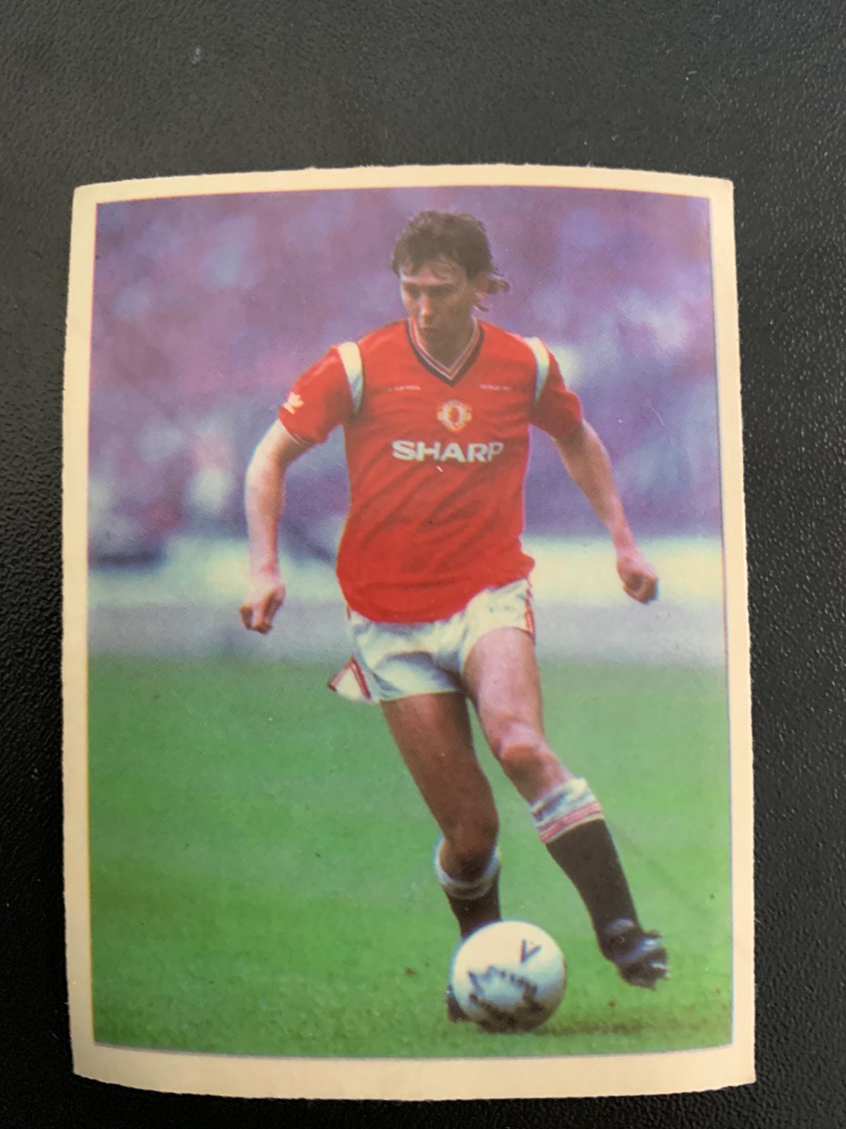 Bryan Robson sticker (Manchester United) from 1986-87 season.