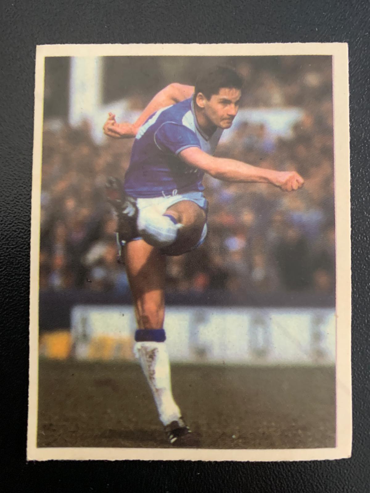 Front of Paul Bracewell sticker (Everton) from 1986-87 season.