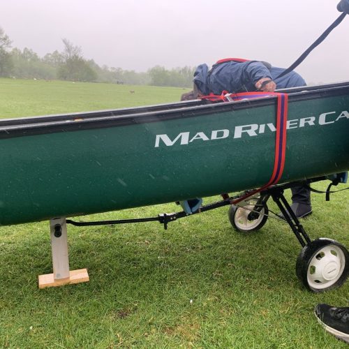 canoe-trolley-made-from-golfbag-trolley A canoe trolley made from an old golf bag trolley.